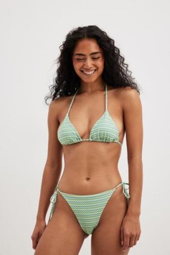 Moa Mattsson x NA-KD Bikinitrosor med tryck och knytdetalj - Multicolo...