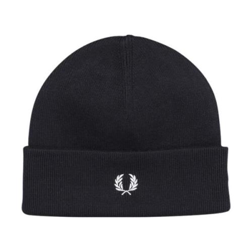 Fred Perry Svart herrbeanie med frontalt broderad logotyp Black, Herr