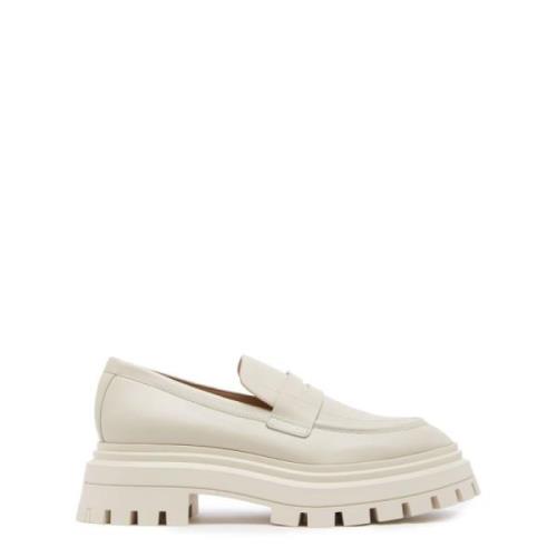 Stuart Weitzman Bedford Loafers Beige, Dam