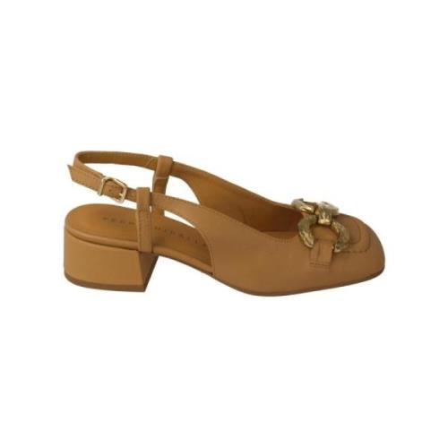 Pedro Miralles Beige Läderpumps med Gyllene Accent Beige, Dam