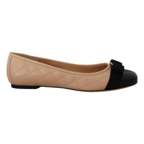 Salvatore Ferragamo Beige och Svart Nappa Läder Ballerinaskor Beige, D...