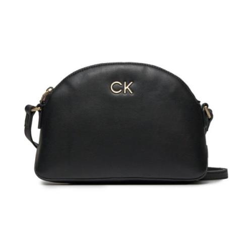 Calvin Klein Metall Logo PU Läder Axelväska Black, Dam