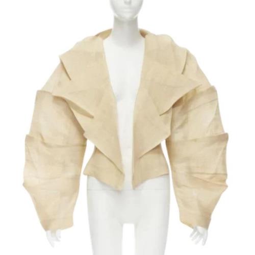 Issey Miyake Pre-owned Pre-owned Tyg ytterklder Beige, Dam