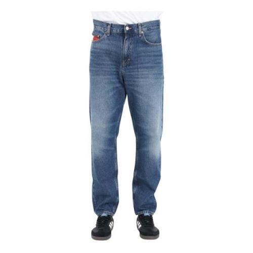 Tommy Jeans Avslappnad passform Distinktiva jeans med ikoniska detalje...