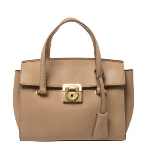 Salvatore Ferragamo Pre-owned Pre-owned Laeder handvskor Beige, Dam