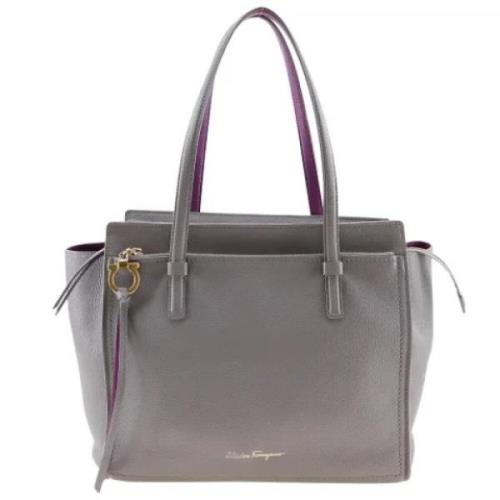 Salvatore Ferragamo Pre-owned Pre-owned Laeder axelremsvskor Gray, Dam