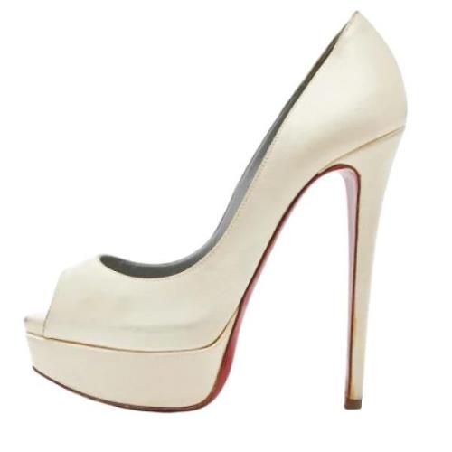 Christian Louboutin Pre-owned Pre-owned Satin klackskor Beige, Dam