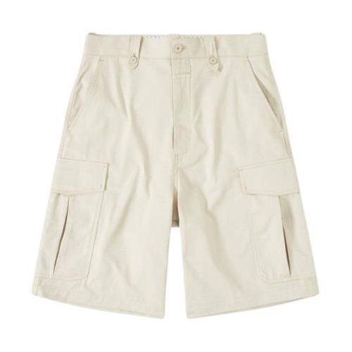 Closed Cargo Bermuda shorts med knappad midja och ficka med lock Beige...