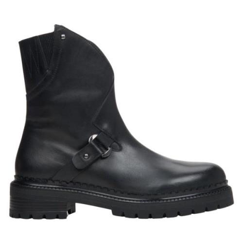 Estro Kvinnors Svarta Läderkorta Ankelboots Er00114045 Black, Dam