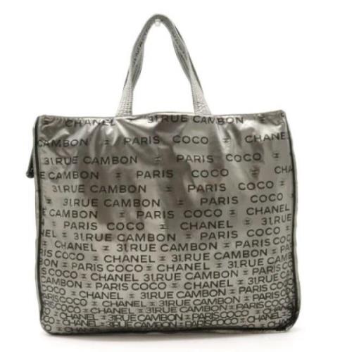 Chanel Vintage Pre-owned Nylon axelremsvskor Gray, Dam