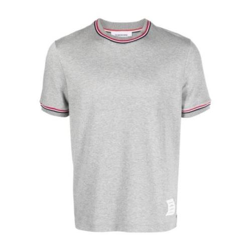 Thom Browne Grå T-shirt med Logo-Patch och Ränder Gray, Herr