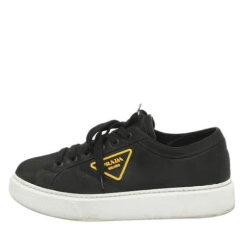 Prada Vintage Pre-owned Canvas sneakers Black, Herr