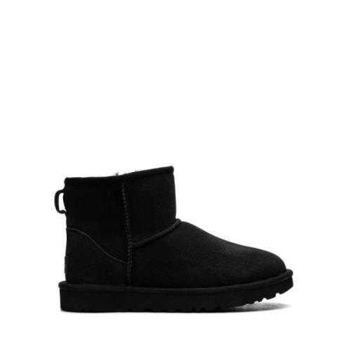 UGG Svarta Sheepskin Boots Classic II Black, Dam