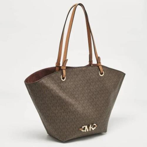 Michael Kors Pre-owned Pre-owned Belagd canvas totevskor Brown, Dam