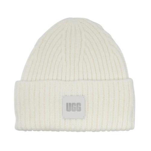 UGG Chunky Rib Beanie med Logo Patch White, Dam