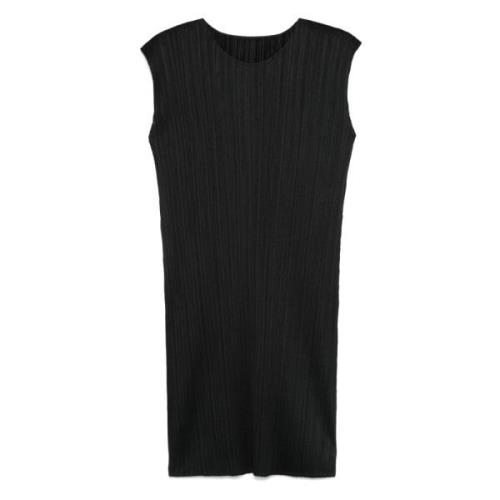 Issey Miyake Elegant Svart Klänning för Kvinnor Black, Dam