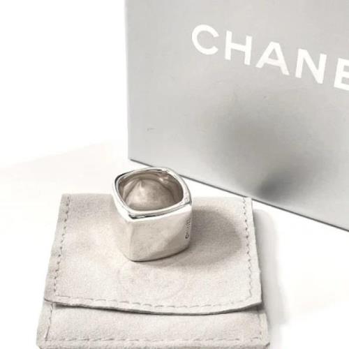 Chanel Vintage Pre-owned Metall ringar Gray, Dam