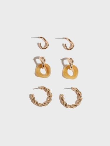 Nelly - Örhängen - Guld - Twisted Earrings - Smycken - Earrings