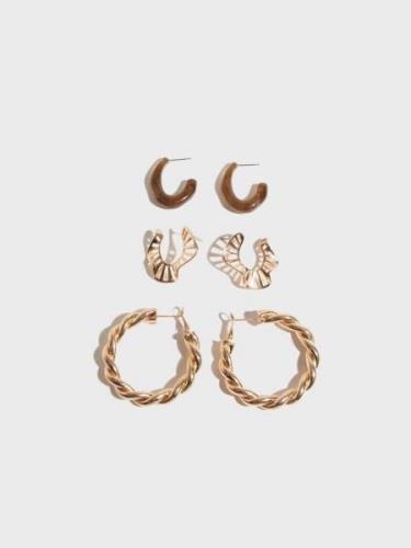 Nelly - Örhängen - Guld - Curvy Earrings - Smycken - Earrings