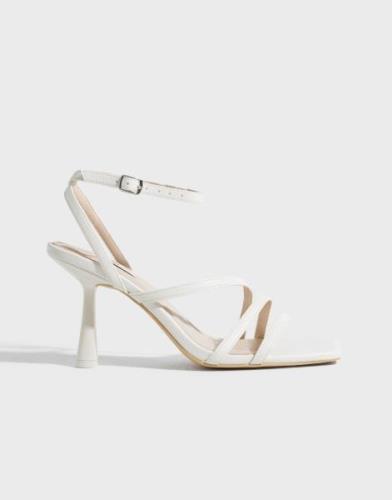 Nelly - Vit - Strappy Heel