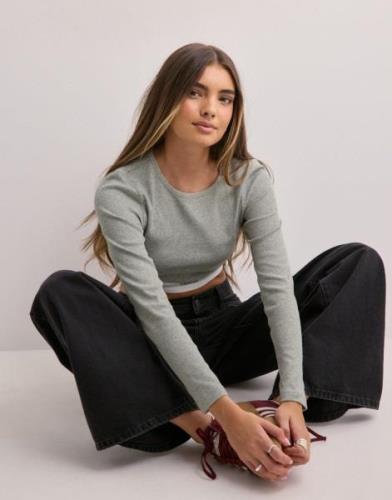 Calvin Klein Jeans - Grå - L/S Crop Crew