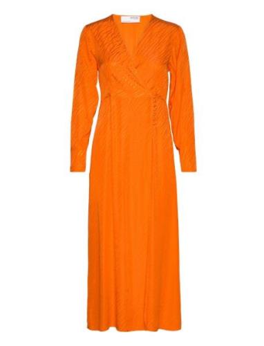 Slfabienne Ls Satin Ankle Wrap Dress B Knälång Klänning Orange Selecte...