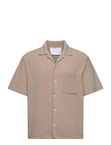 Camp Collar Shirt - Earth Knit Tops Polos Short-sleeved Beige Garment ...