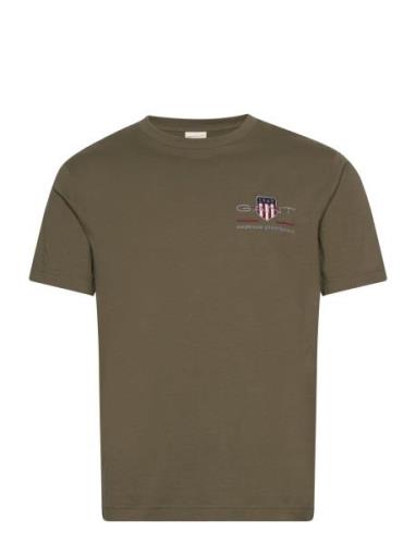 Reg Archive Shield Emb Ss T-Shirt Tops T-shirts Short-sleeved Green GA...