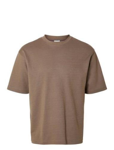 Selected Homme Slhlooseoscar Ss O-Neck Tee Noos Brun